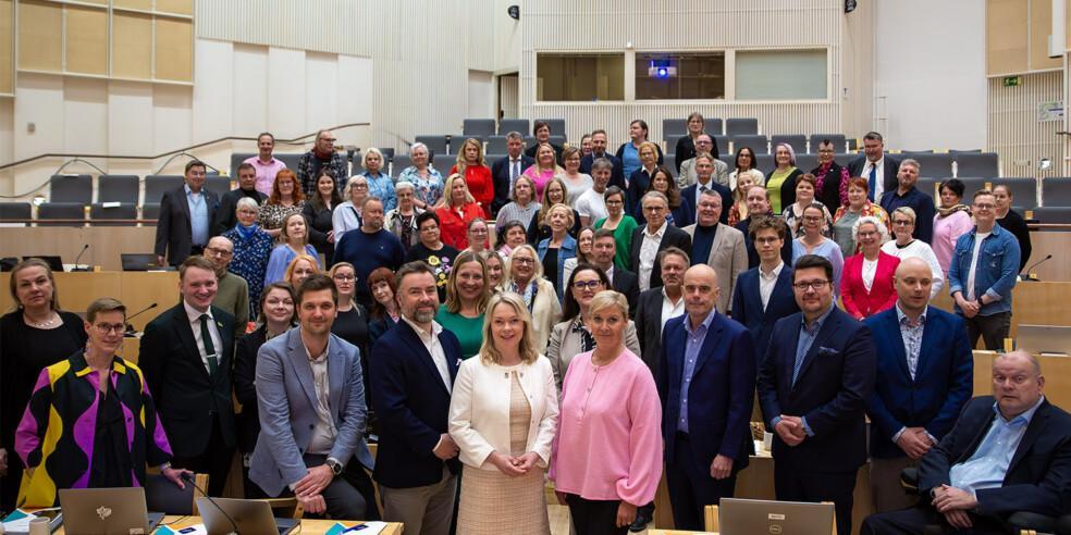 Keusoten aluevaltuusto ryhmäkuva