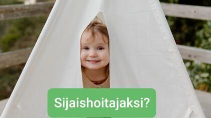 Lapsi kurkistaa tiipiin oviaukosta. Tekstinä Sijaishoitajaksi.